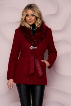 palton-visiniu-cambrat-elegant-accesorizat