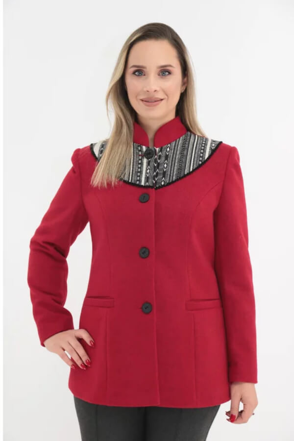 jacheta din stofa rosie cu motive traditionale