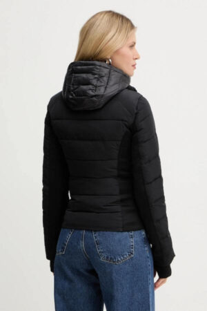 geaca neagra casual eleganta izolata